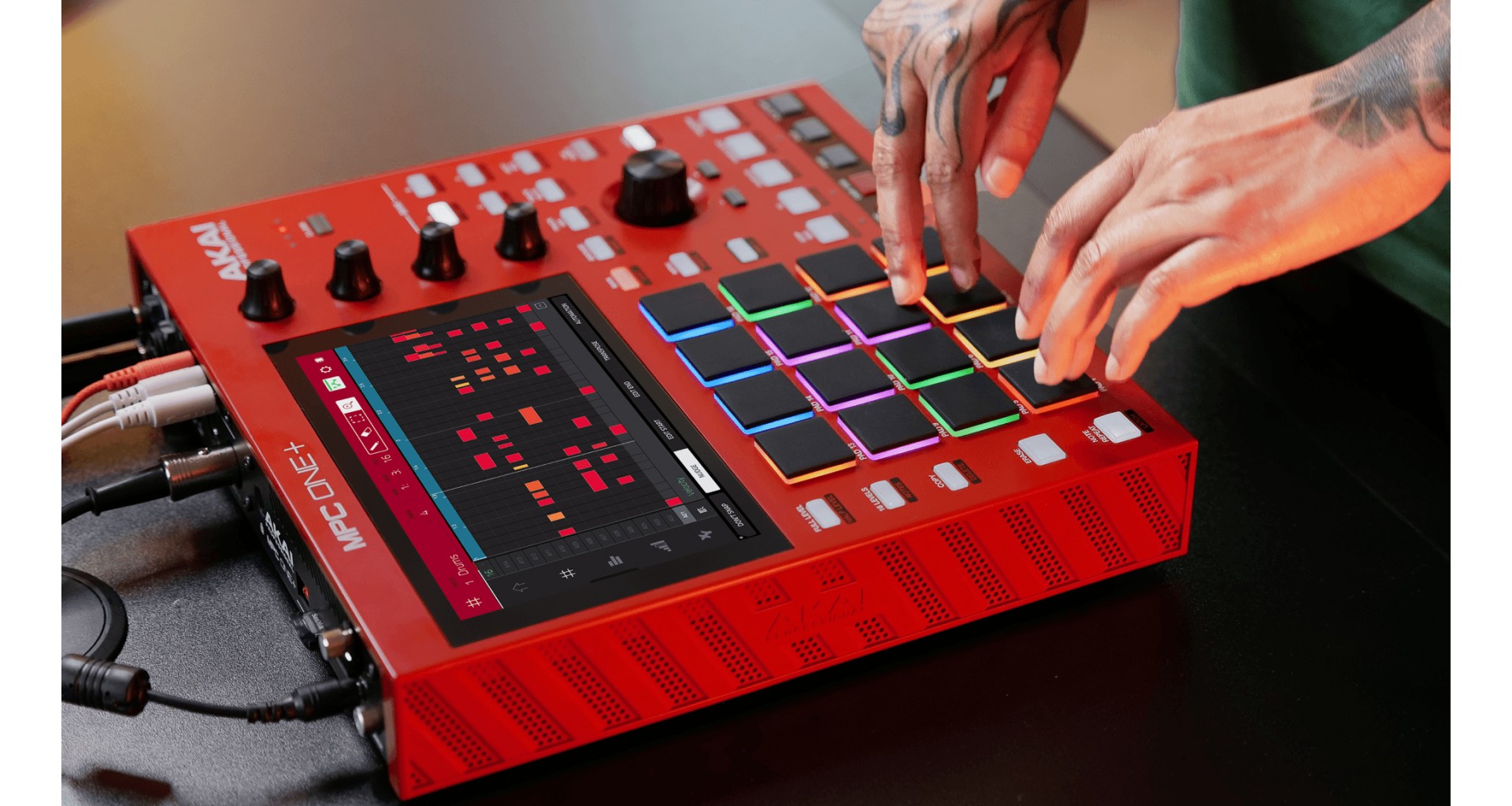 AKAI MPC ONE+ レッド Akai Professional MPC One+ Standalone Music Production Center